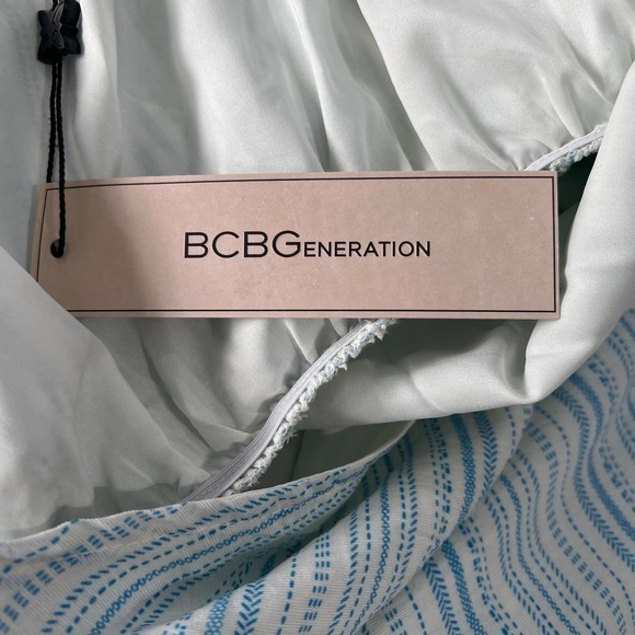 BCBGENERATION VARIEGATED STRIPE KEYHOLE HALTER NECK ROMPER BLUE MULTI SMALL NWT - Picture 10 of 15